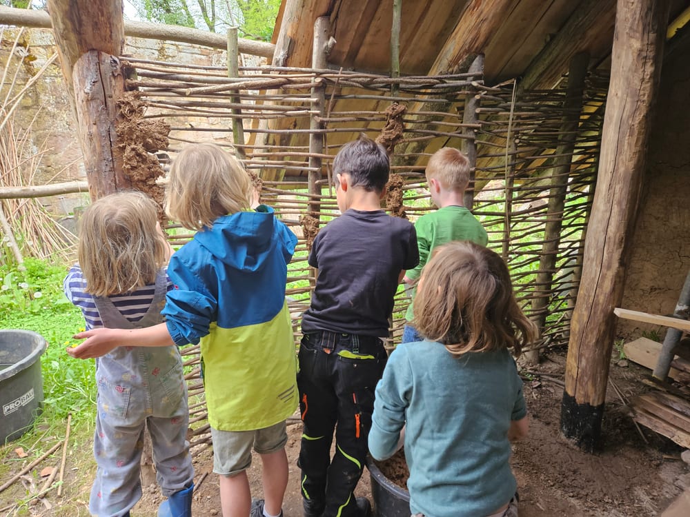 Erlebnisort Jungsteinzeit – Besuch der Kinder-Umwelt-AG